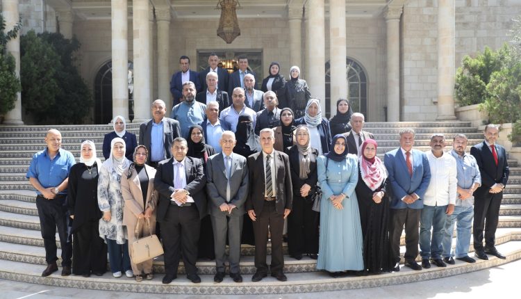 رئيس الديوان الملكي يلتقي وفدا من لجان الأحياء والتوعية والاتصال بالزرقاء