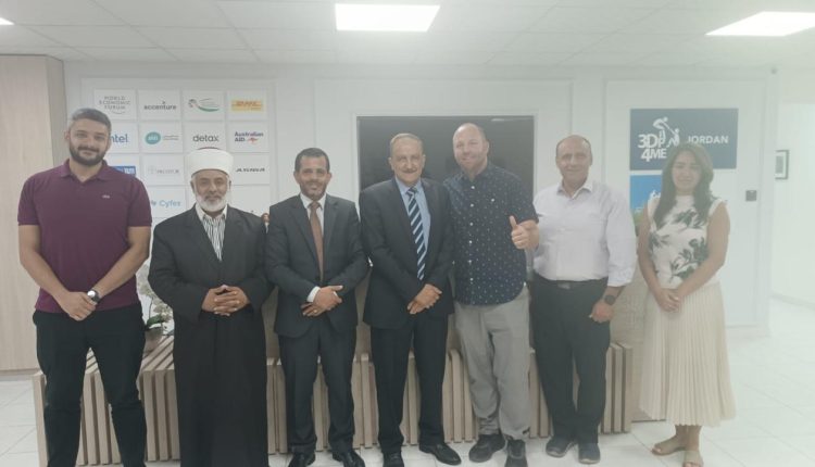 مدير عام الهيئة الهاشمية للمصابين العسكريين يزور مركز التكنولوجيا المتقدم للحلول الإنسانية والسمعية