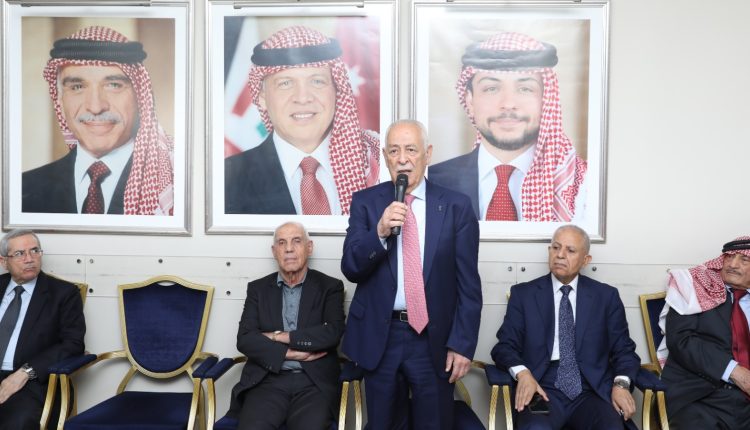 مندوبا عن الملك وولي العهد… العيسوي يعزي عشيرني الزريقات والسماوي