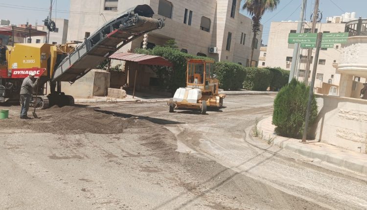 استثمارات تتجاوز 1.5 مليون دينار.. بلدية مادبا تطلق مشاريع شاملة لتأهيل وتطوير شبكة الطرق