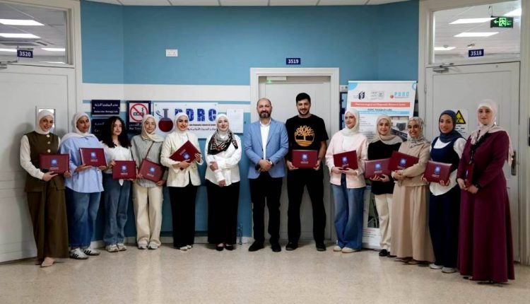 دورة تدريبية بزراعة الخلايا والأنسجة في مركز البحوث الدوائية والتشخيصية في عمّان الأهلية